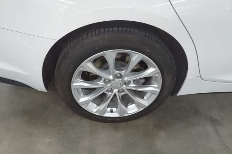 Used Cadillac CT5 2022 28T Luxury Edition Right Rear Wheel Hub