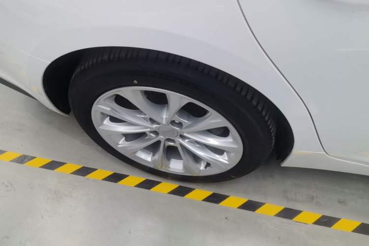 Used Cadillac CT5 2022 28T Luxury Edition Right Rear Wheel Hub