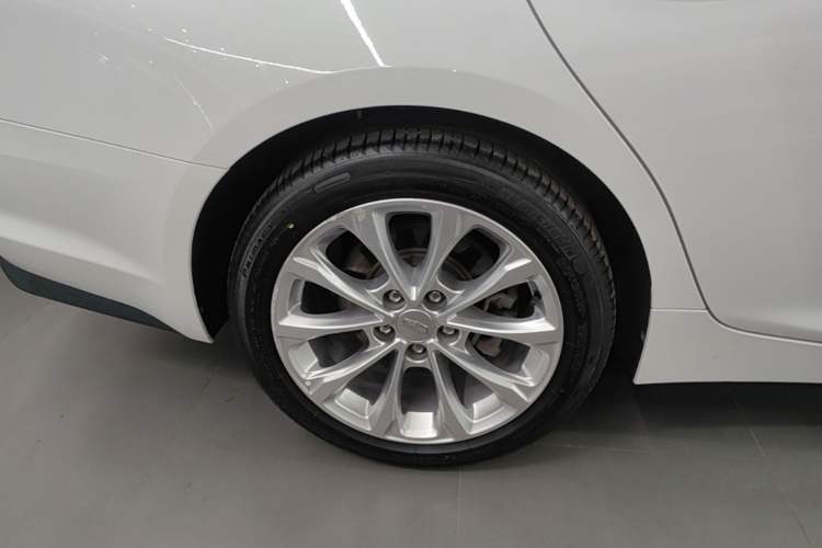 Used Cadillac CT5 2022 28T Luxury Edition Right Rear Wheel Hub