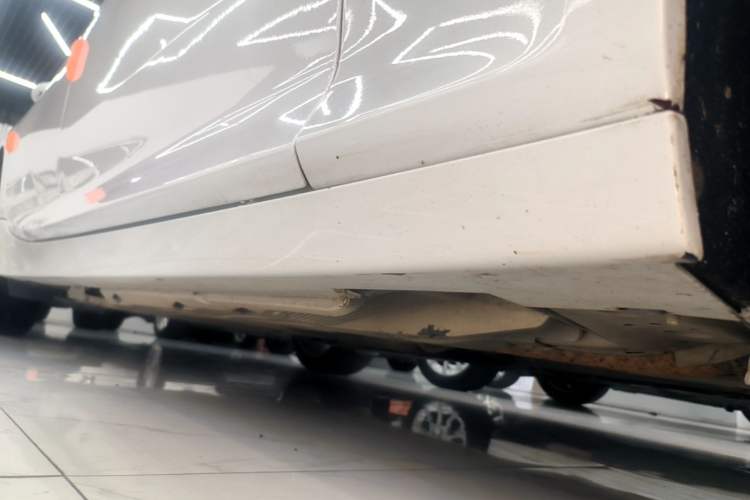 Used Cadillac CT5 2022 28T Luxury Edition Right Side Sill