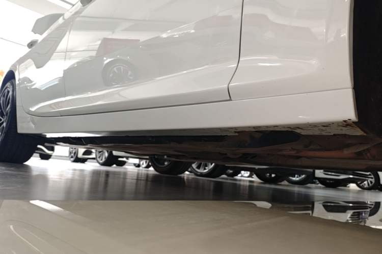 Used Cadillac CT5 2022 28T Prestige Edition Right Side Sill