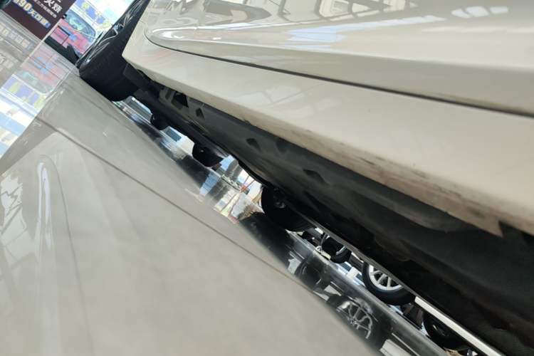 Used Cadillac CT5 2022 28T Prestige Edition Right Side Sill