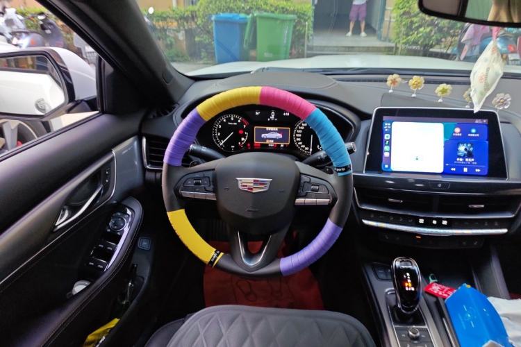 Used Cadillac CT5 2022 28T Luxury Edition Steering Wheel