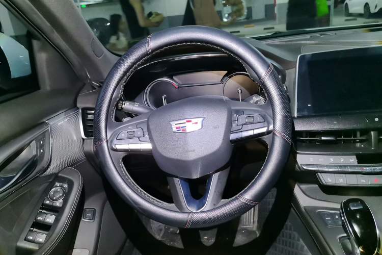 Used Cadillac CT5 2022 28T Luxury Edition Steering Wheel