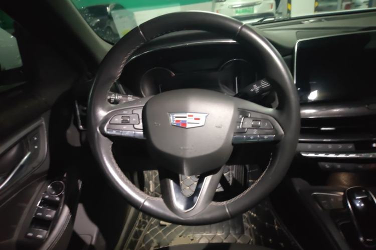 Used Cadillac CT5 2022 28T Platinum Edition Steering Wheel