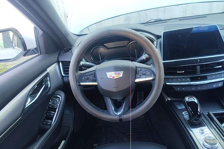Used Cadillac CT5 2022 28T Luxury Edition Steering Wheel