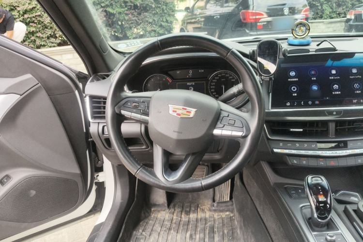 Used Cadillac CT5 2022 28T Luxury Edition Steering Wheel