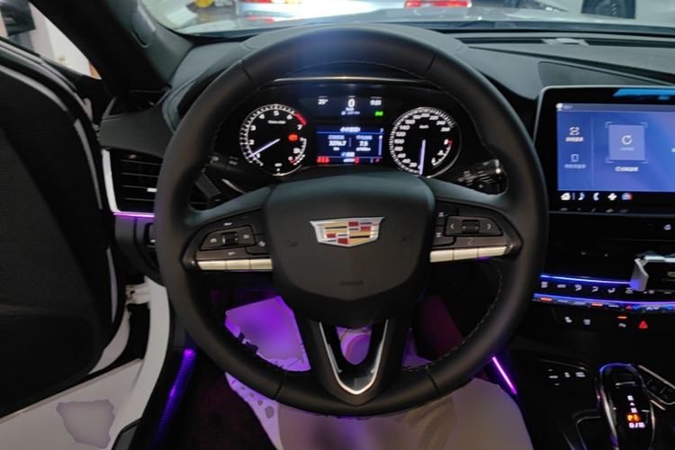 Used Cadillac CT5 2022 28T Luxury Edition Steering Wheel