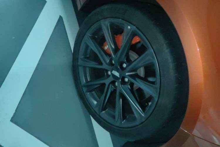 Used Cadillac CT5 2022 28T Platinum Super Driver-Assistance Edition Right Front Wheel Hub