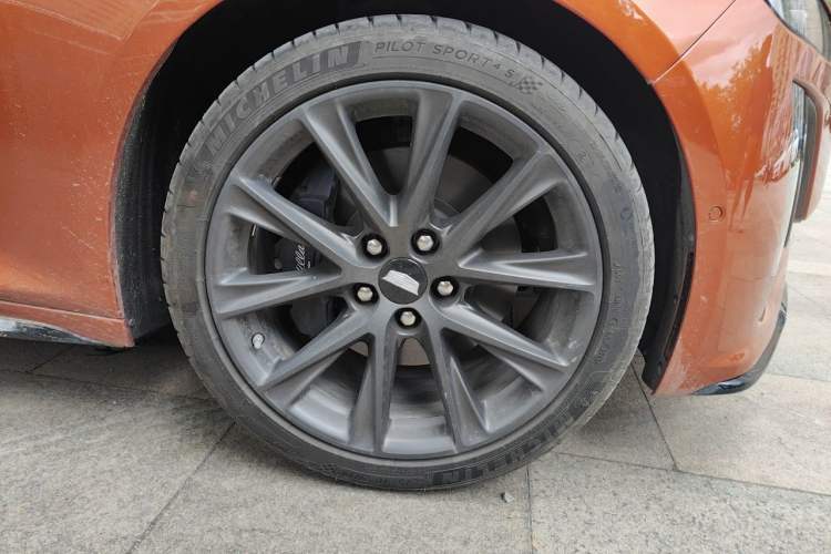 Used Cadillac CT5 2022 28T Platinum Super Driver-Assistance Edition Right Front Wheel Hub