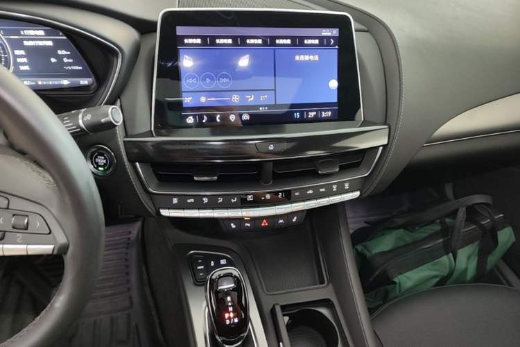 Used Cadillac CT5 2023 28T Prestige Model Audio And AC Panel
