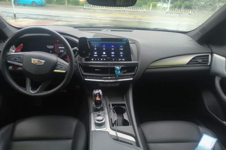 Used Cadillac CT5 2023 28T Prestige Model Center Console