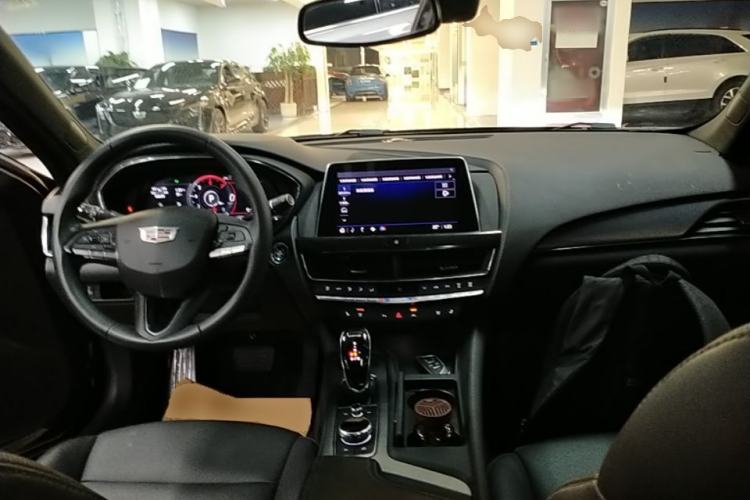Used Cadillac CT5 2023 28T Platinum Edition Center Console
