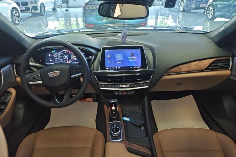 Used Cadillac CT5 2023 28T Prestige Model Center Console