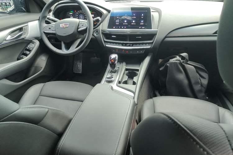 Used Cadillac CT5 2023 28T Luxury Edition (Standard Version) Center Console