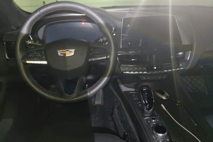 Used Cadillac CT5 2023 28T Prestige Model Center Console