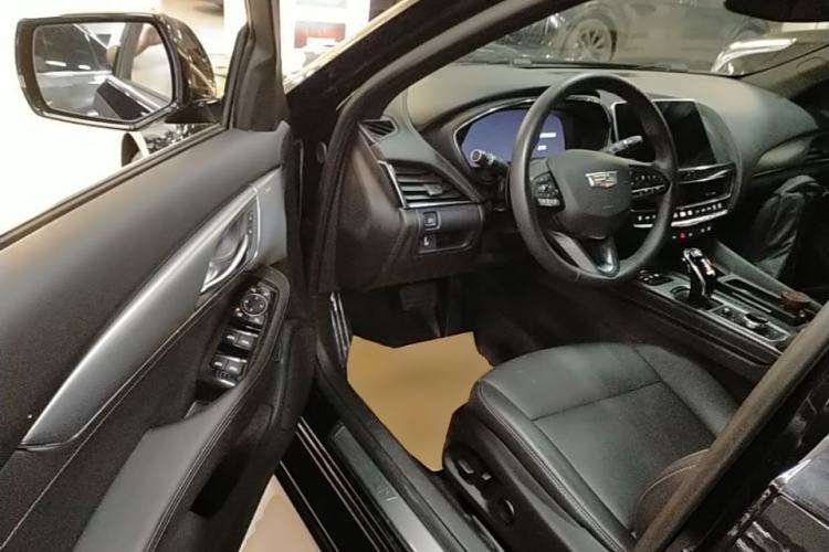 Used Cadillac CT5 2023 28T Platinum Edition Driver Seat