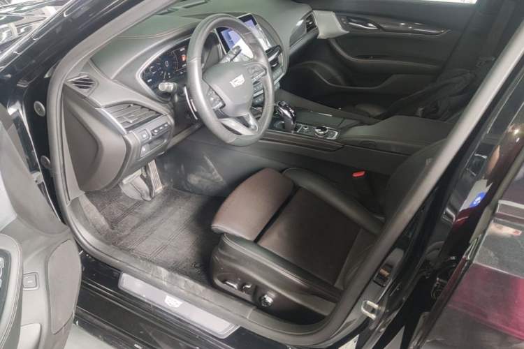 Used Cadillac CT5 2023 28T Platinum Edition Driver Seat