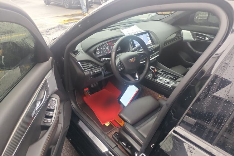 Used Cadillac CT5 2023 28T Platinum Edition Driver Seat