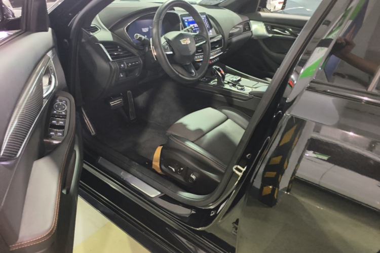 Used Cadillac CT5 2023 28T Platinum Edition Driver Seat