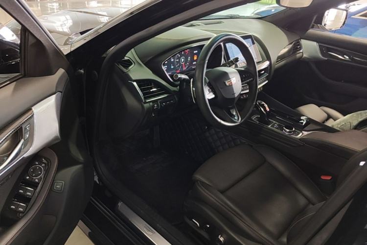 Used Cadillac CT5 2023 28T Platinum Edition Driver Seat