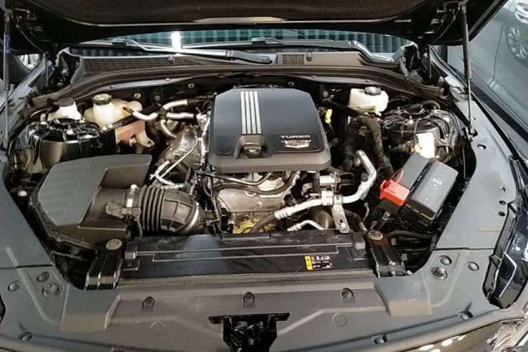 Used Cadillac CT5 2023 28T Platinum Edition Engine Bay