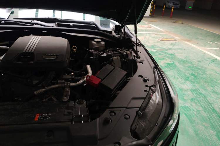 Used Cadillac CT5 2023 28T Luxury Edition (Standard Version) Engine Bay Left