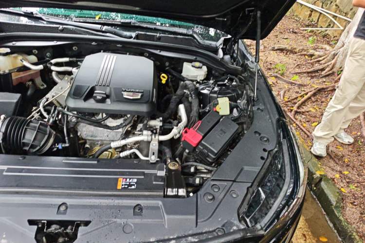 Used Cadillac CT5 2023 28T Luxury Edition (Standard Version) Engine Bay Left