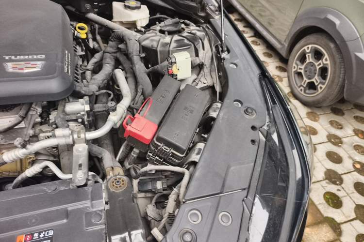 Used Cadillac CT5 2023 28T Luxury Edition (Standard Version) Engine Bay Left