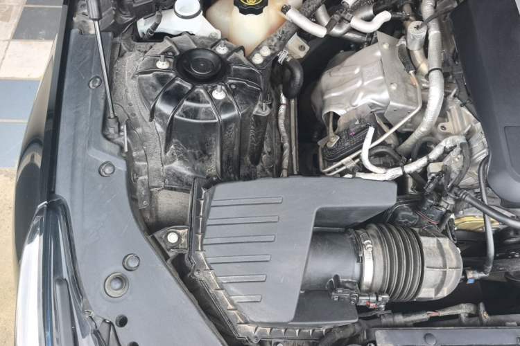 Used Cadillac CT5 2023 28T Luxury Edition (Standard Version) Engine Bay Right