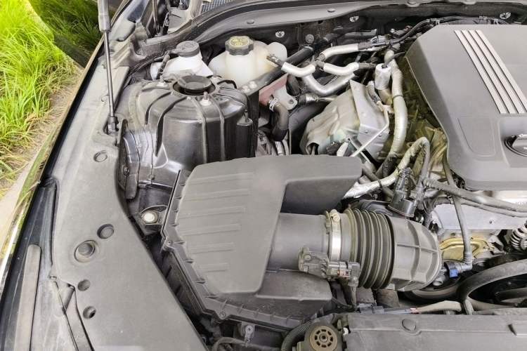 Used Cadillac CT5 2023 28T Luxury Edition (Standard Version) Engine Bay Right