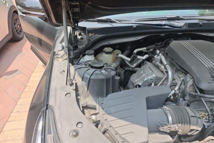 Used Cadillac CT5 2023 28T Luxury Edition (Standard Version) Engine Bay Right