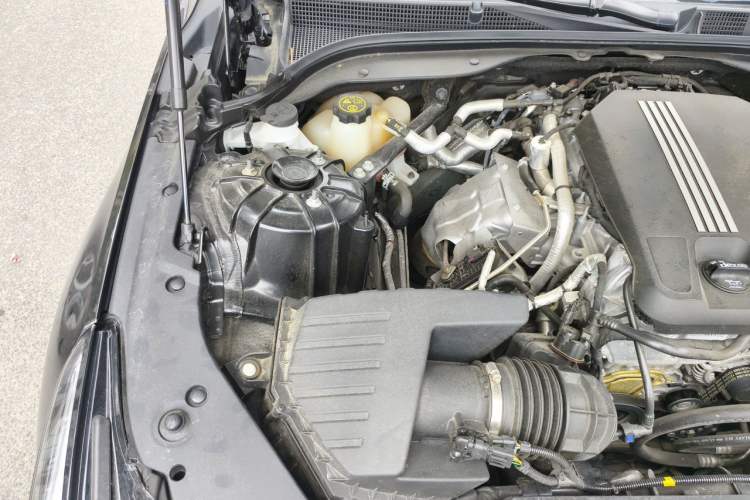 Used Cadillac CT5 2023 28T Luxury Edition (Standard Version) Engine Bay Right