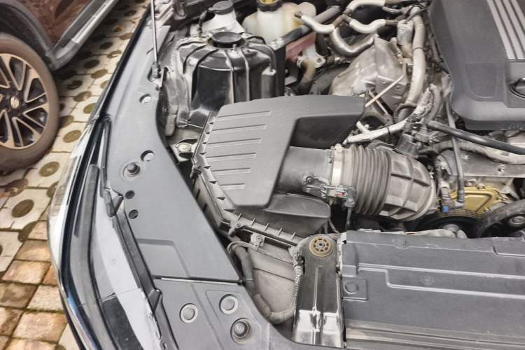 Used Cadillac CT5 2023 28T Luxury Edition (Standard Version) Engine Bay Right