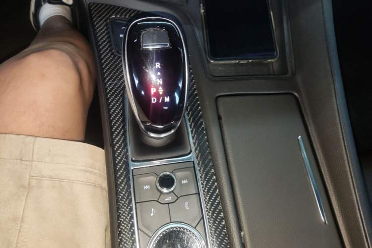 Used Cadillac CT5 2023 28T Platinum Edition Gear Lever