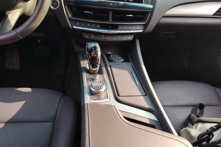 Used Cadillac CT5 2023 28T Luxury Edition (Standard Version) Gear Lever