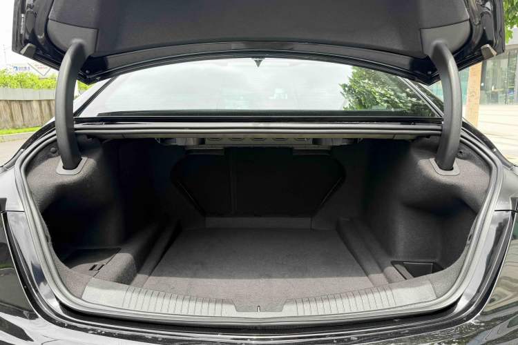 Used Cadillac CT5 2023 28T Prestige Model Interior 9