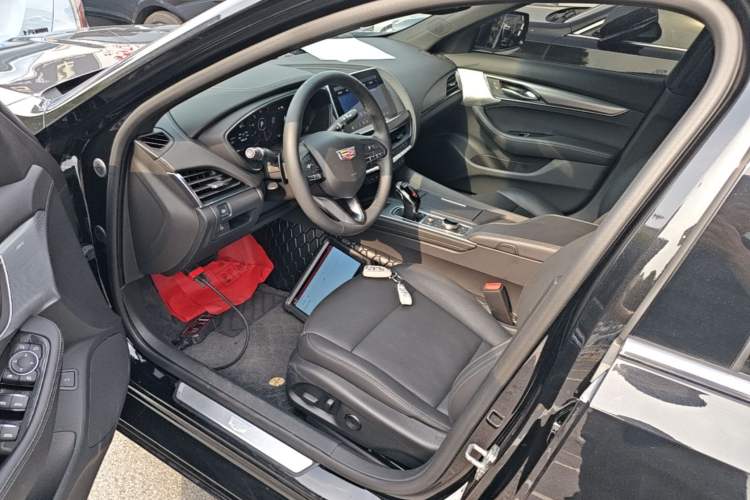 Used Cadillac CT5 2023 28T Luxury Edition (Standard Version) Left Front Seat