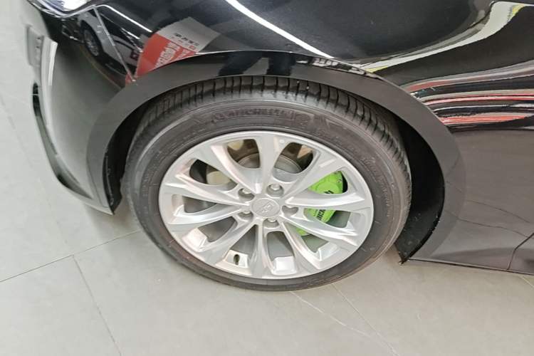 Used Cadillac CT5 2023 28T Luxury Edition (Standard Version) Left Front Wheel Hub