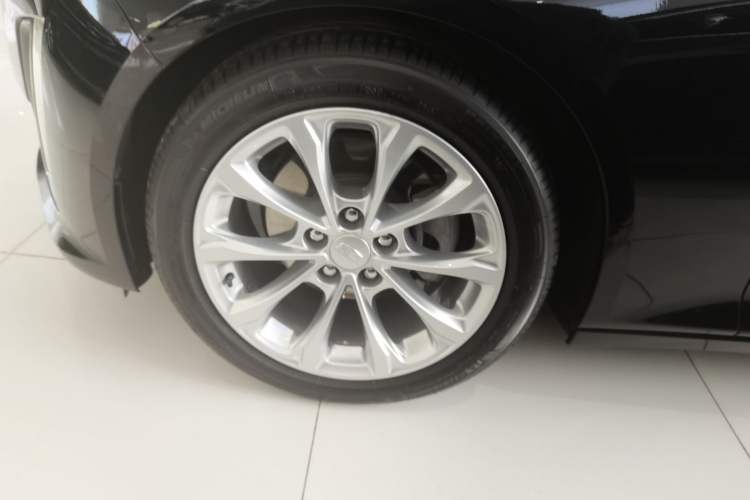 Used Cadillac CT5 2023 28T Luxury Edition (Standard Version) Left Front Wheel Hub