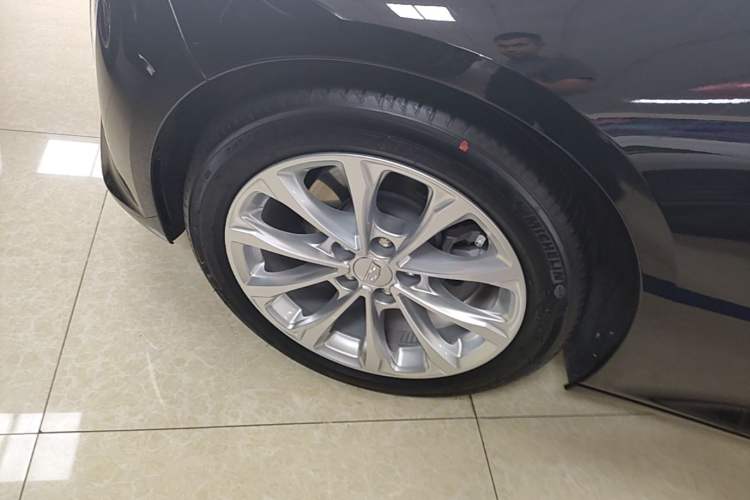 Used Cadillac CT5 2023 28T Luxury Edition (Standard Version) Left Front Wheel Hub
