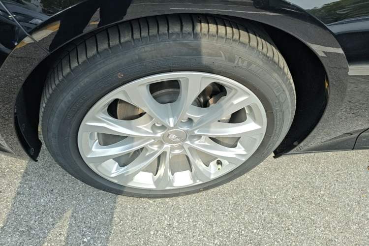 Used Cadillac CT5 2023 28T Luxury Edition (Standard Version) Left Front Wheel Hub