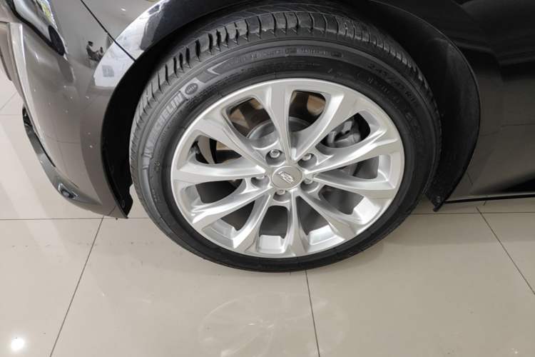 Used Cadillac CT5 2023 28T Luxury Edition (Standard Version) Left Front Wheel Hub