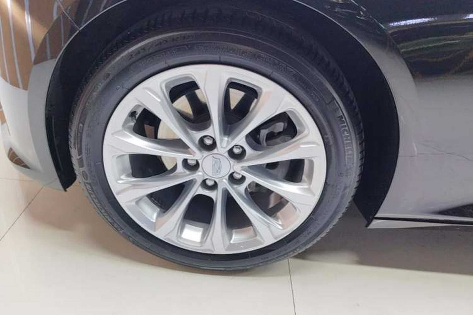 Used Cadillac CT5 2023 28T Luxury Edition (Standard Version) Left Front Wheel Hub