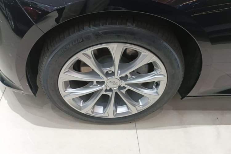 Used Cadillac CT5 2023 28T Luxury Edition (Standard Version) Left Front Wheel Hub
