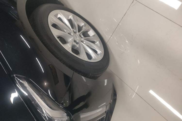 Used Cadillac CT5 2023 28T Luxury Edition (Standard Version) Left Front Wheel Hub