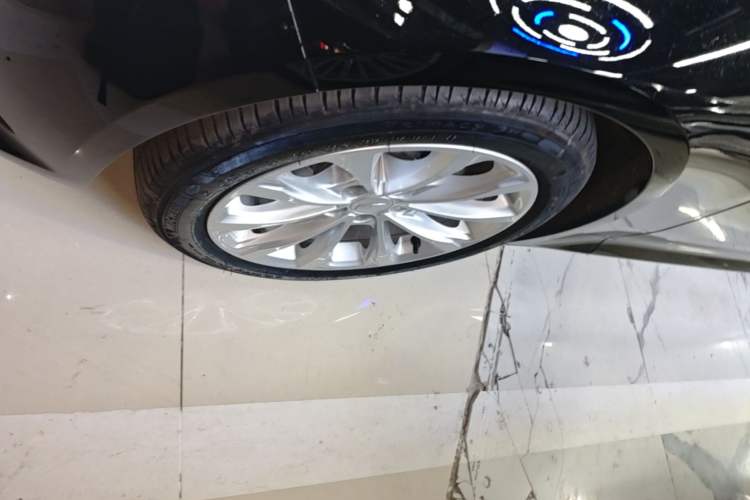 Used Cadillac CT5 2023 28T Luxury Edition (Standard Version) Left Front Wheel Hub