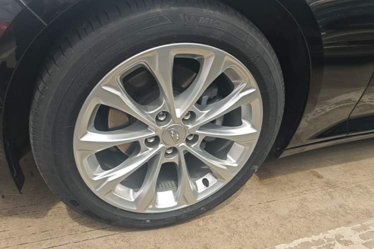 Used Cadillac CT5 2023 28T Luxury Edition (Standard Version) Left Front Wheel Hub