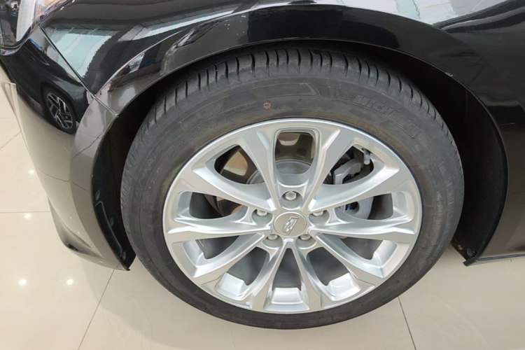 Used Cadillac CT5 2023 28T Luxury Edition (Standard Version) Left Front Wheel Hub