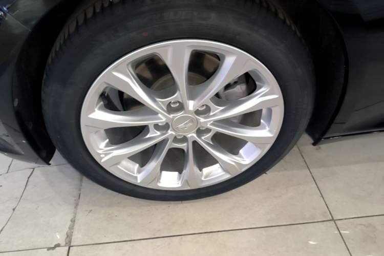 Used Cadillac CT5 2023 28T Luxury Edition (Standard Version) Left Front Wheel Hub